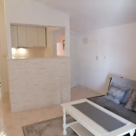 Libertas Apartment *